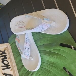 Sketchers flip flops